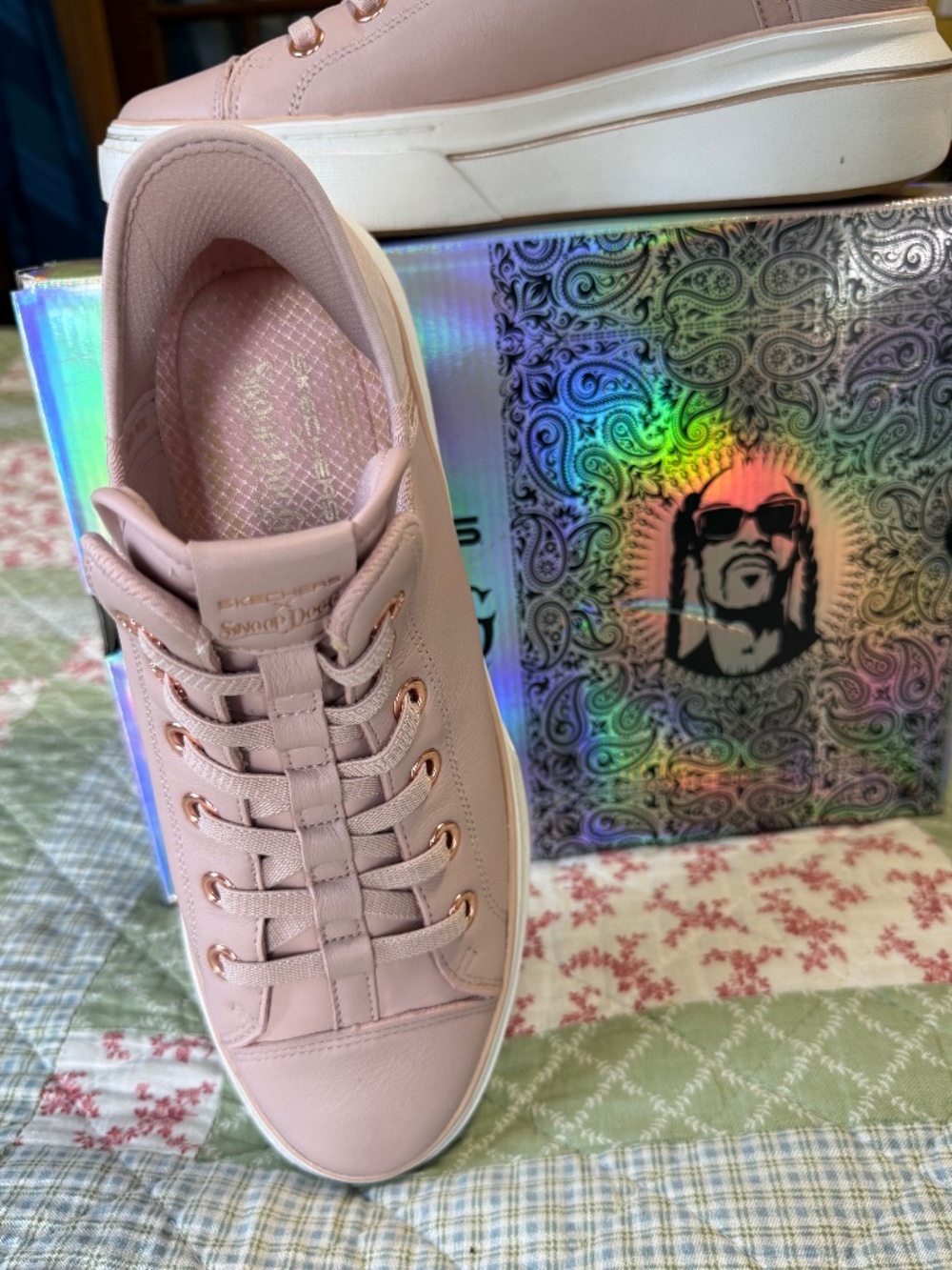 Sketchers Snoop Dogg “Snoop One-OG Leather” Slip on Sneaker Blush, Sz 9.5